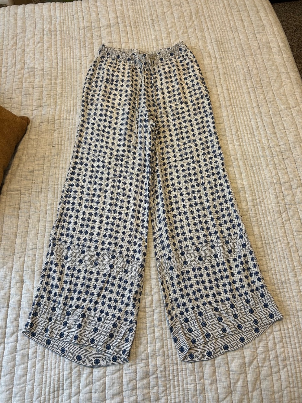 Women's wide leg pants, Size 4 H&M, patterned blue/white